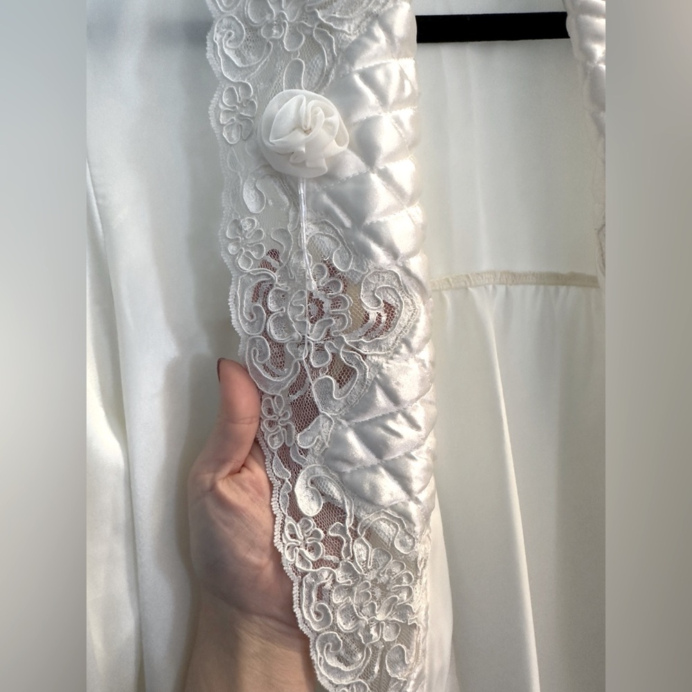 Elegant Vintage Robe